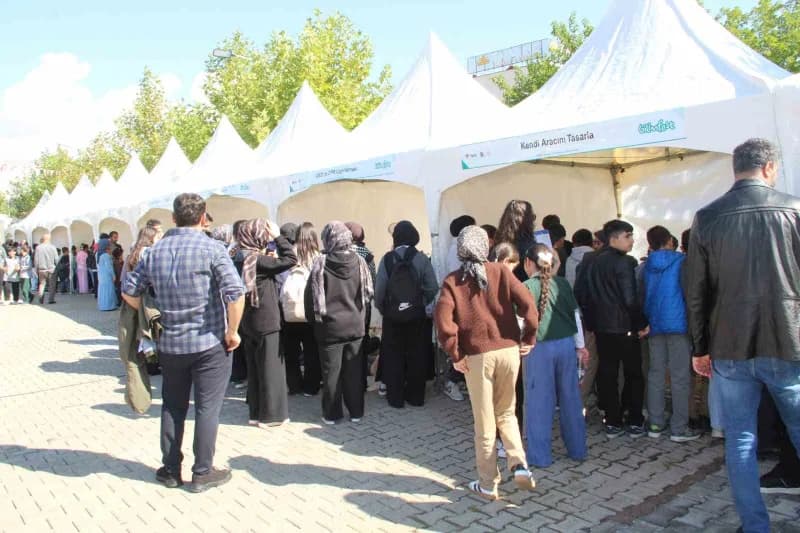 Bingöl'de TÜBİTAK 4007 Bilim Şenlikleri Destekleme Programı kapsamında düzenlenen "Fikirden Geleceğe: Mühendislik ve Tek