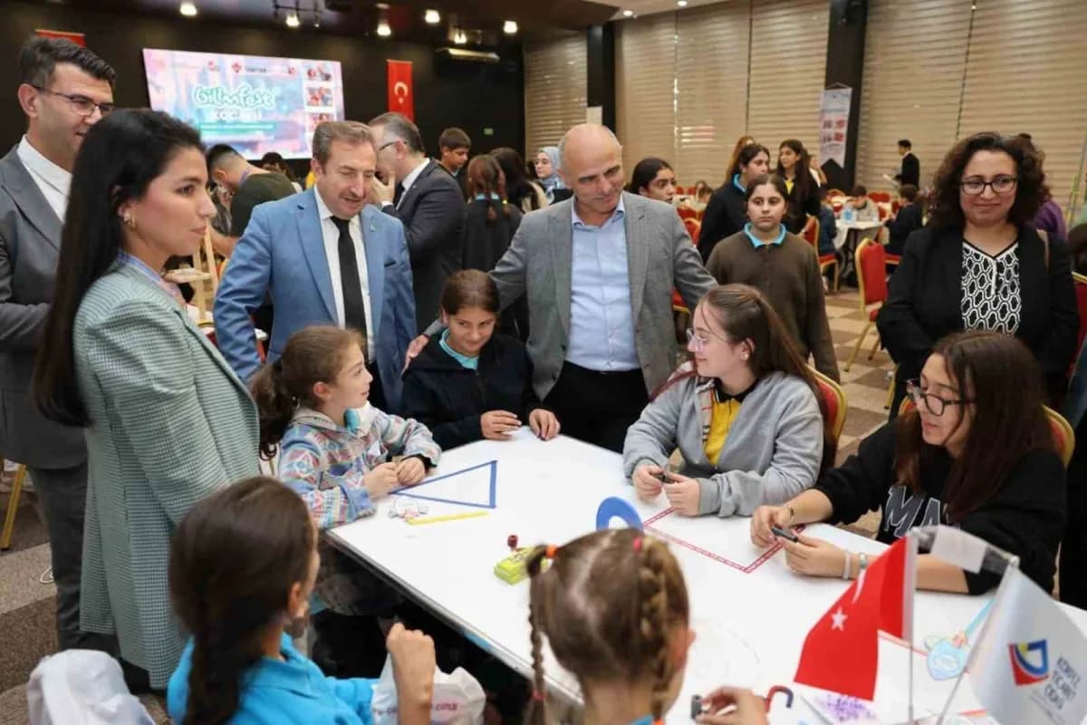Körfez’de düzenlenen BilimFest Kocaeli’nin final etabında çocuklar ve gençler bilimin farklı alanlarını keşfetti. TÜBİTA