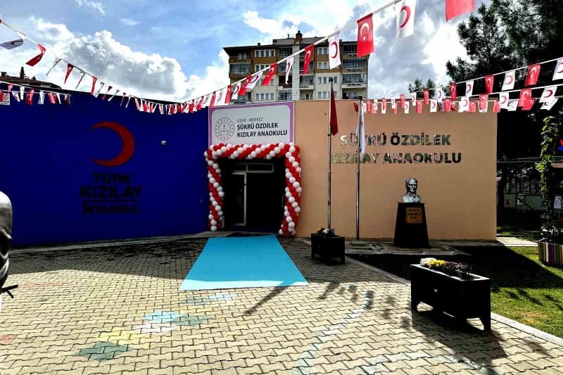 Türk Devletleri Teşkilatı Aksakallar Konseyi Başkanı Binali Yıldırım, Uşak'ta Şükrü Özdilek Kızılay Anaokulu'nun açılışı
