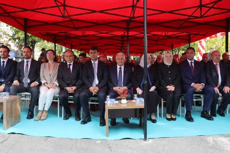 Türk Devletleri Teşkilatı Aksakallar Konseyi Başkanı Binali Yıldırım, Uşak’ta Şükrü Özdilek Kızılay Anaokulu’nun açılışı