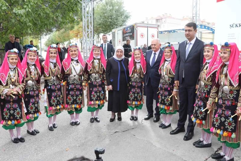 Türk Devletleri Teşkilatı Aksakallar Konseyi Başkanı Binali Yıldırım, Uşak’ta Şükrü Özdilek Kızılay Anaokulu’nun açılışı