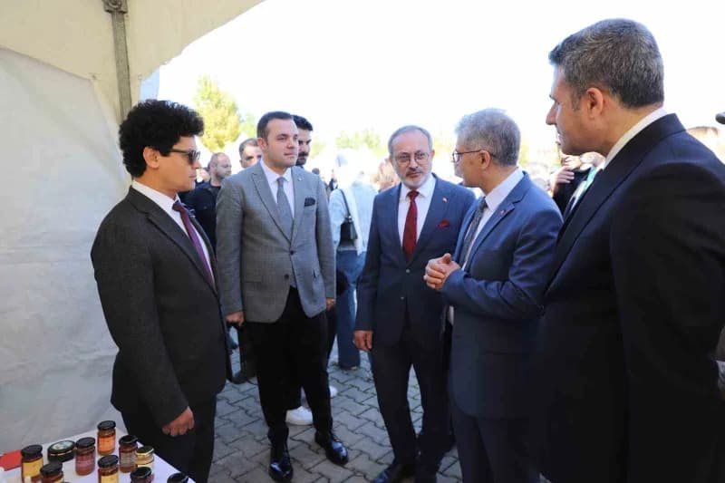 Bingöl’de 9. Bingöl Bal Yarışması ve Bal Şenliği düzenlendi. Gerçekleştirilen programda, Bingöl balı