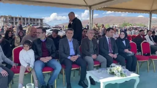 Bingöl Karlıova’da düzenlenen 4. Geleneksel Toklular At Yarışları renkli görüntülerle gerçekleşti