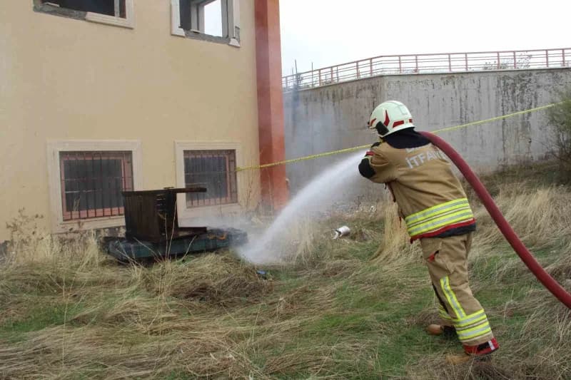 Bingöl'de 170 personelin katılımıyla düzenlenen deprem tatbikatı gerçeği aratmadı.