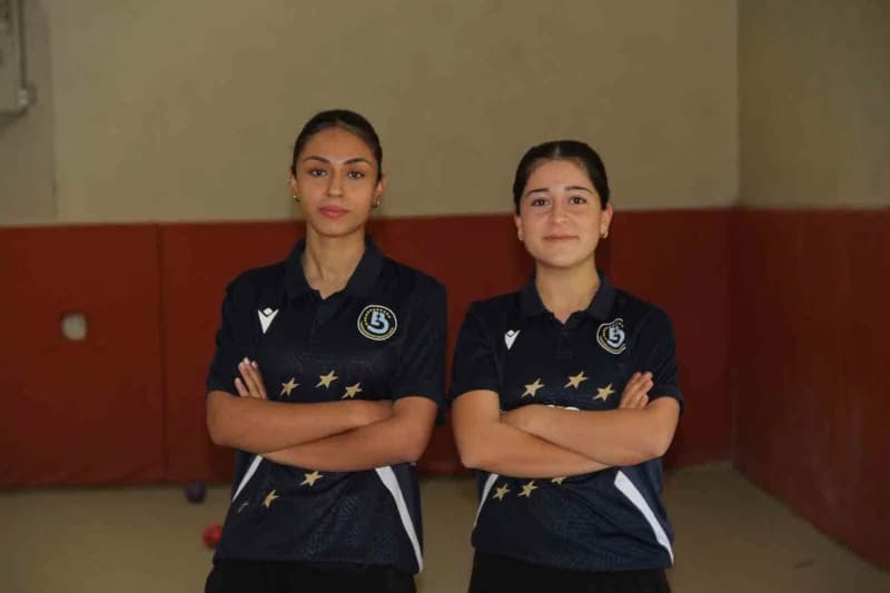 Elif Aday (Solda) ve Zilan Atilla (Sağda)