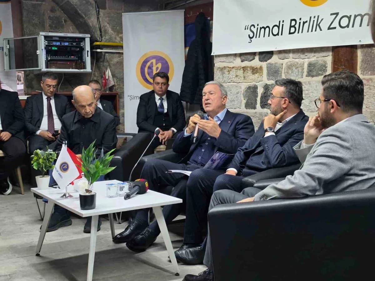 Birlik Söyleşileri programında Hulusi Akar ve Bekir Yıldız konuşma yaparken