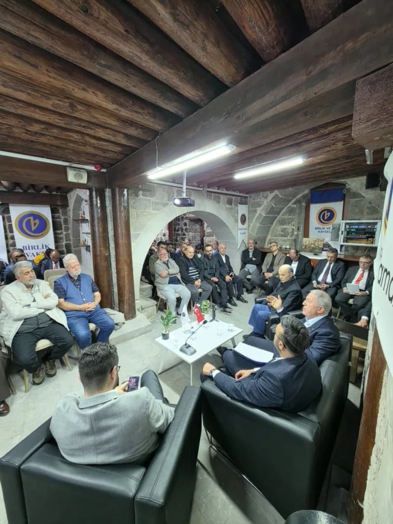 Birlik Vakfı tarafından geleneksel olarak düzenlenen 'Birlik Söyleşileri', yeni dönemin ilk programıyla kapılarını açtı.