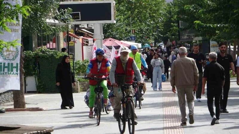 Batman’a gelen Bisiklet İnisiyatifi İran’ın Minab kenti için pedal çeviriyor