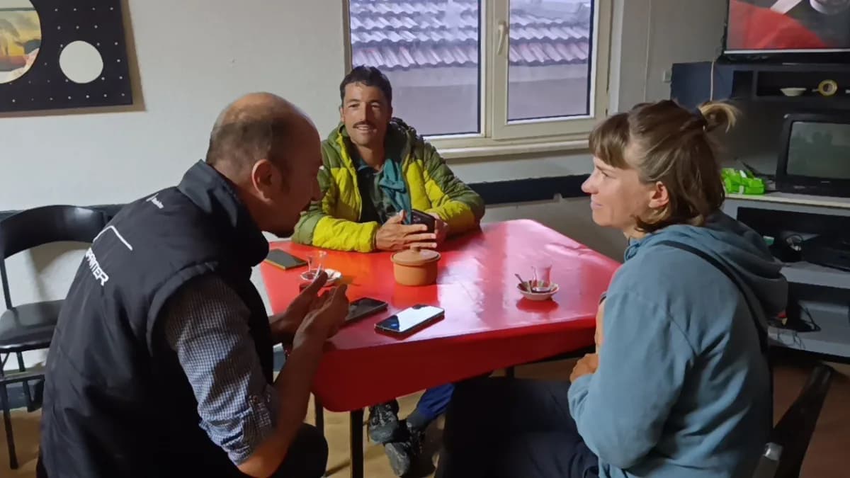İsviçreli iki bisiklet tutkunu, dünya turu için çıktıkları yolculukta 18 bin kilometre pedal çevirerek Pazaryeri'ne ulaş