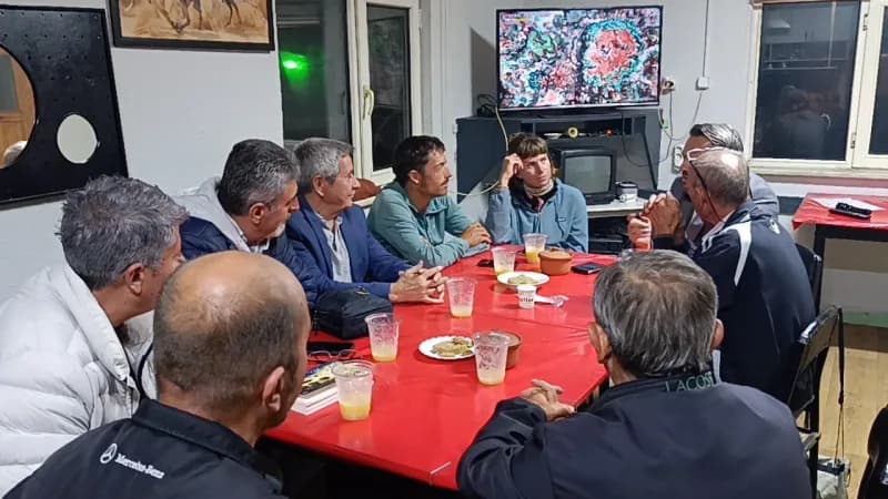 İsviçreli iki bisiklet tutkunu, dünya turu için çıktıkları yolculukta 18 bin kilometre pedal çevirerek Pazaryeri'ne ulaş