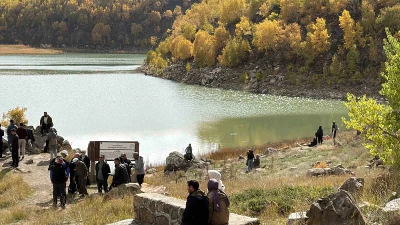 Bitlis Maarif Ailesi tarafından düzenlenen "Nemrut Doğa Yürüyüş Eğitimi ve Doğa Temelli Eğitim" programına katılan yakla