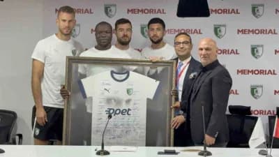 Bodrum FK ve Memorial Bodrum Hastanesi yöneticileri sağlık sponsorluğu anlaşması imza töreninde