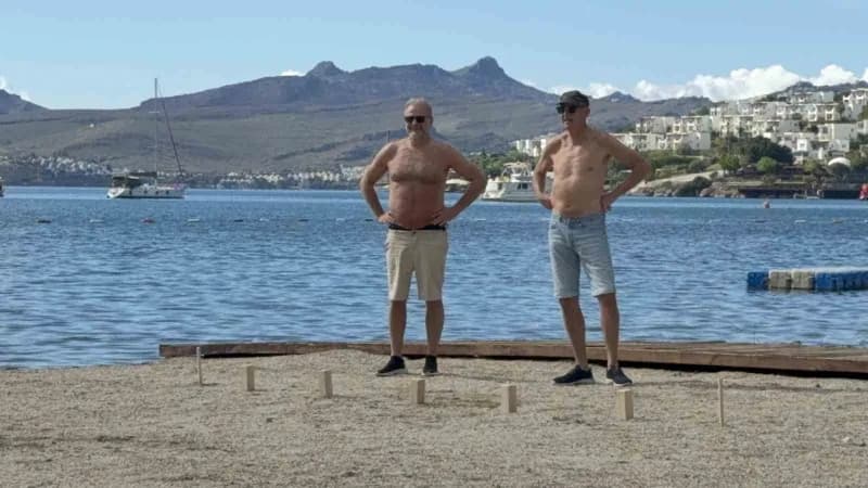 Muğla’nın Bodrum ilçesinde sağanağın ardından güneşin yüzünü göstermesiyle yerli ve yabancı turistle