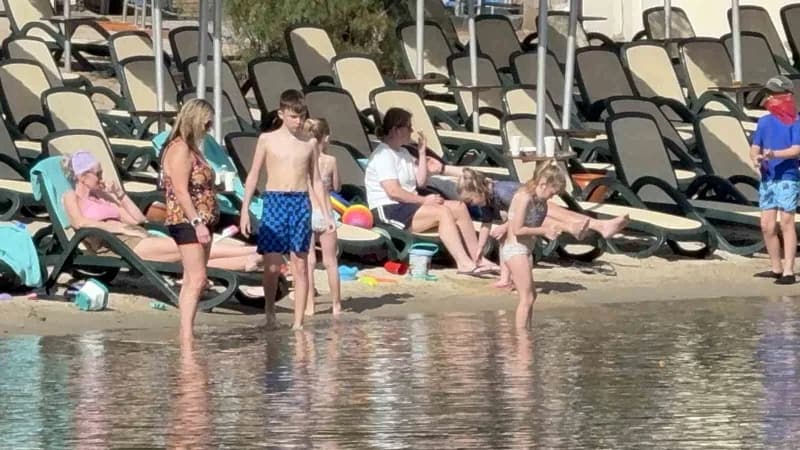 Muğla’nın Bodrum ilçesinde sağanağın ardından güneşin yüzünü göstermesiyle yerli ve yabancı turistle