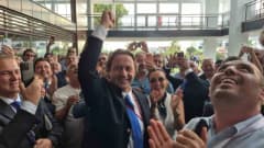 Bodrum Ticaret Odası Meslek Komitesi seçimlerinde mavi ekip üyeleri zaferi kutluyor