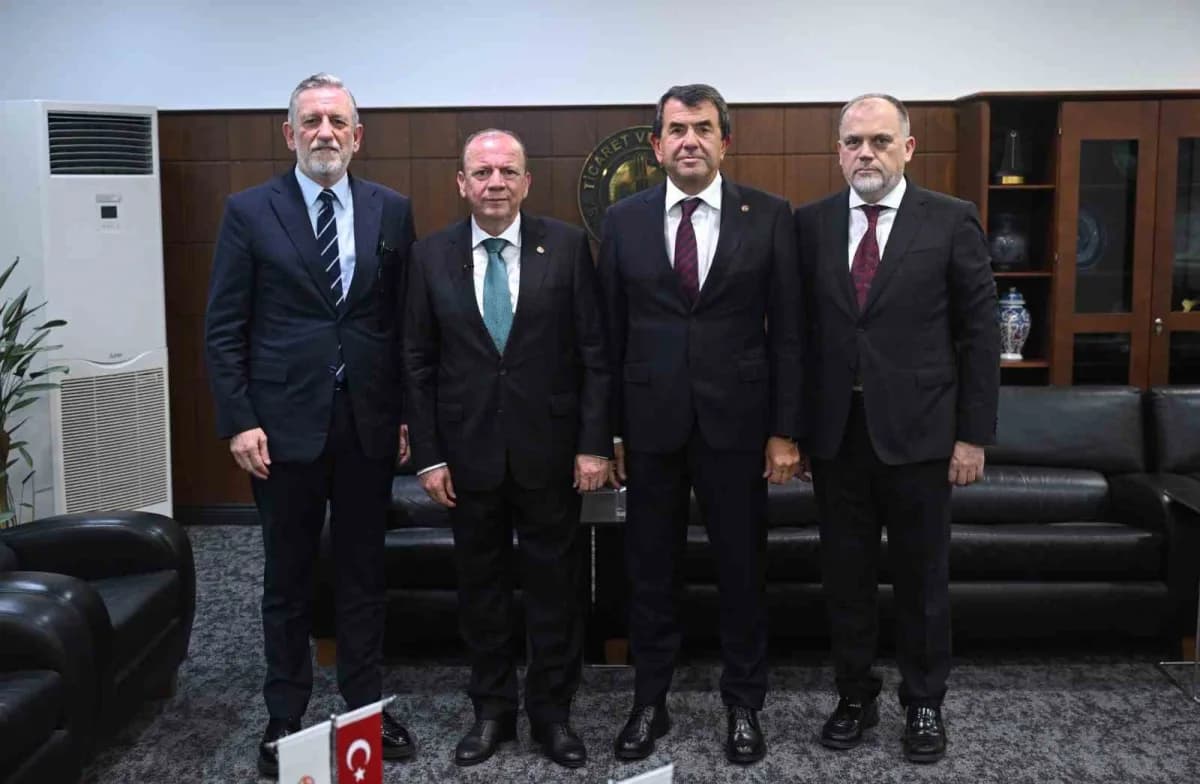 BTSO'da gerçekleştirilen seçimlerin ardından eski Başkan İbrahim Burkay ile yeni Başkan Özer Matlı, Meclis ve Divan seçi