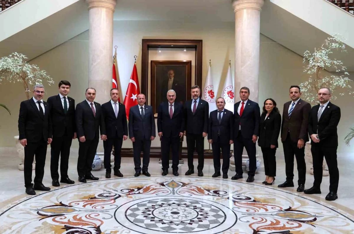 BTSO Yönetim Kurulu Başkanı Özer Matlı mazbata töreninde konuşma yaparken