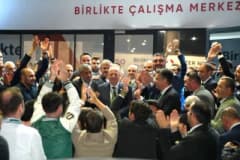 Bursa Ticaret ve Sanayi Odası seçimlerinde yeşil liste üyeleri kutlama yapıyor