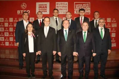 BTSO Yönetim Kurulu Başkanı Özer Matlı, Bursa Ticaret ve Sanayi Odası toplantısında konuşma yaparken
