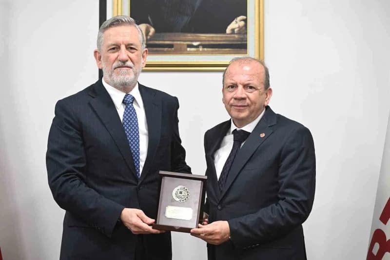 Bursa Ticaret ve Sanayi Odası’nda (BTSO) seçimlerin ardından Yönetim Kurulu başkanlığı ve Meclis başkanlığında devir tes