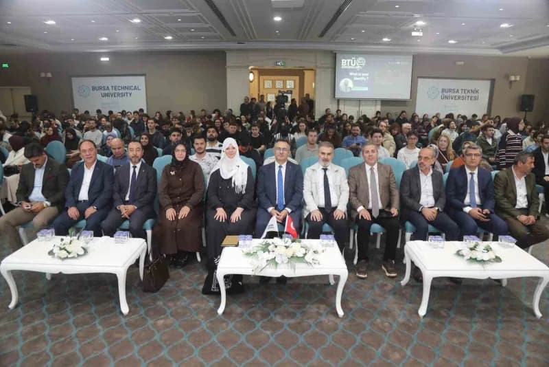 Bursa Teknik Üniversitesi (BTÜ) tarafından düzenlenen BTÜ Konuşmaları’nın 7. Sezon 69. Bölümünde İngiliz gazeteci ve akt