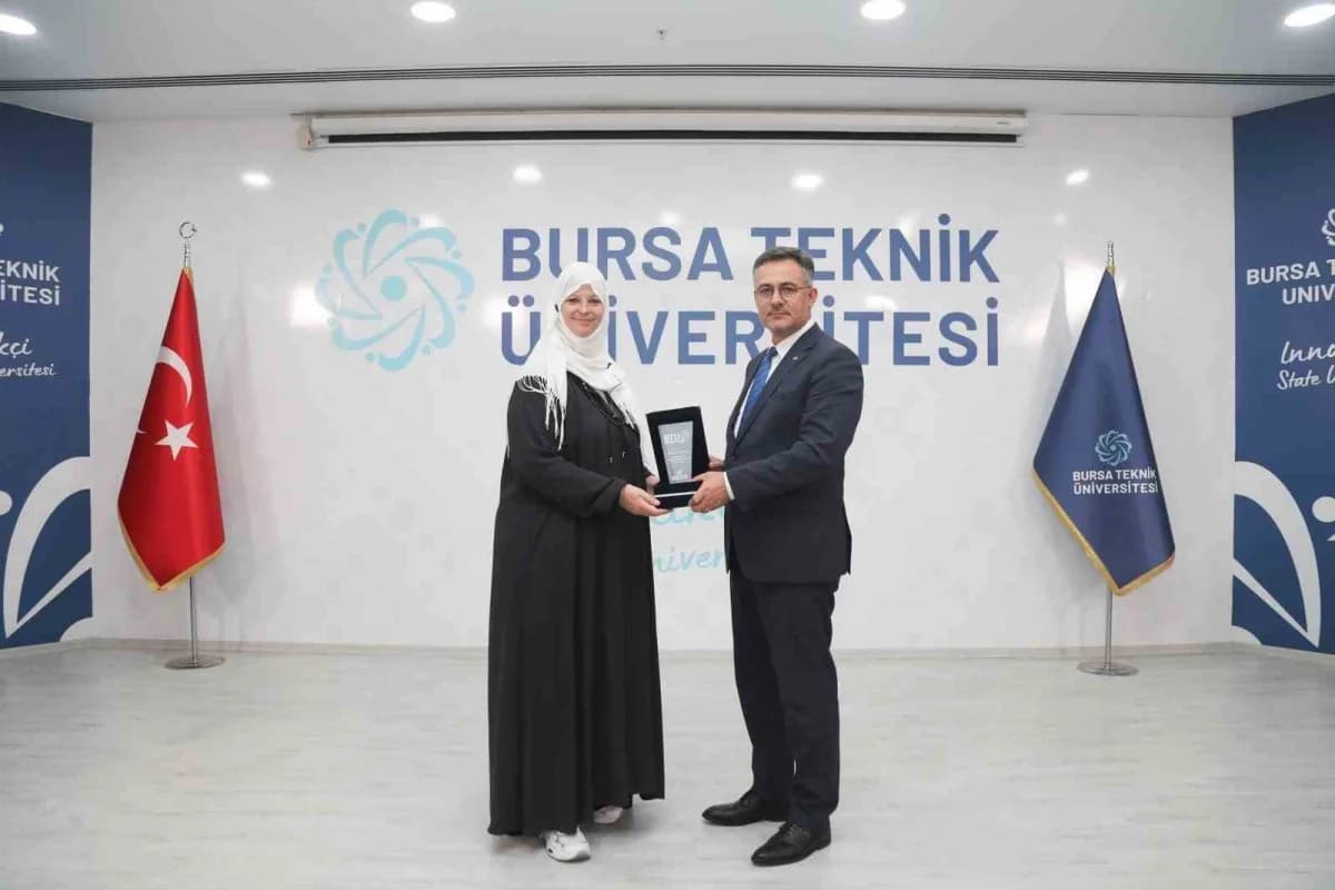 Bursa Teknik Üniversitesi (BTÜ) tarafından düzenlenen BTÜ Konuşmaları’nın 7. Sezon 69. Bölümünde İngiliz gazeteci ve akt
