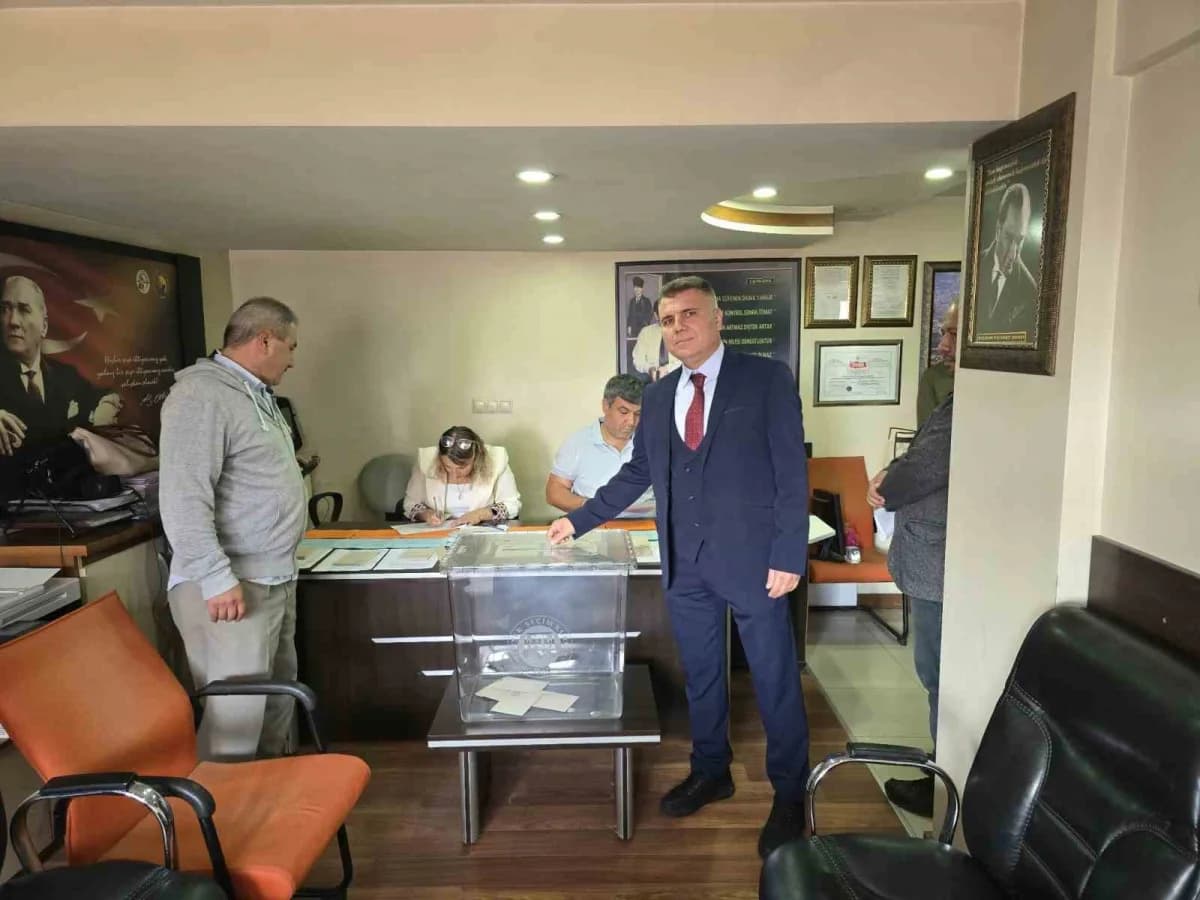 Buldan Ticaret Odası yeni yönetimi ve başkanı Özgür Önder toplantıda