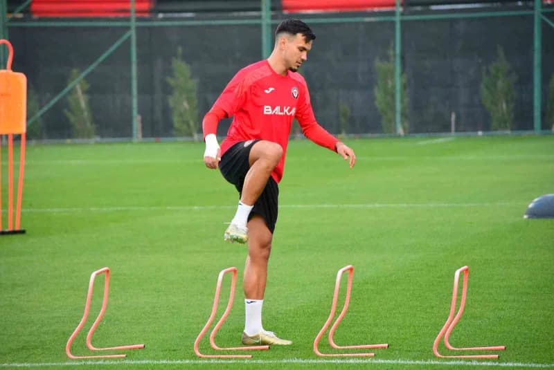 Çorum FK oyuncuları antrenmanı sürdürdü.