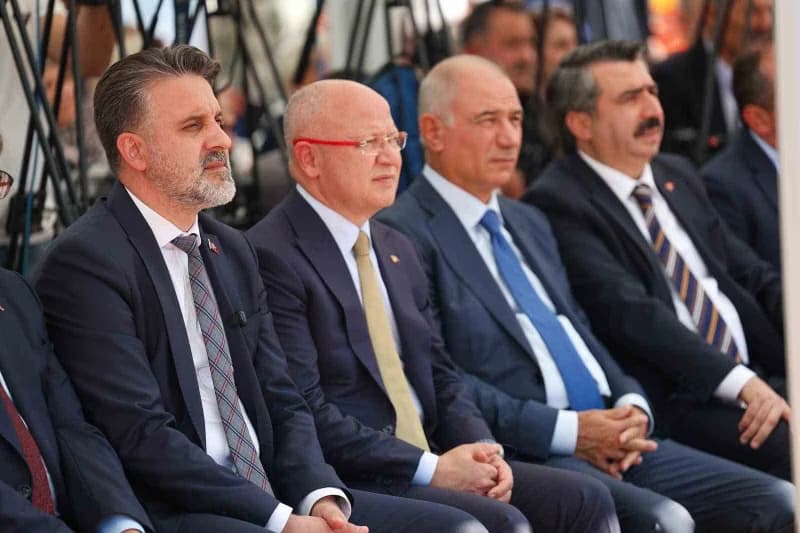 Bursa Büyükşehir Belediye Başkan Vekili Şahin Biba, Davutkadı Kentsel Dönüşüm Projesi temel atma töreninde konuşma yapar