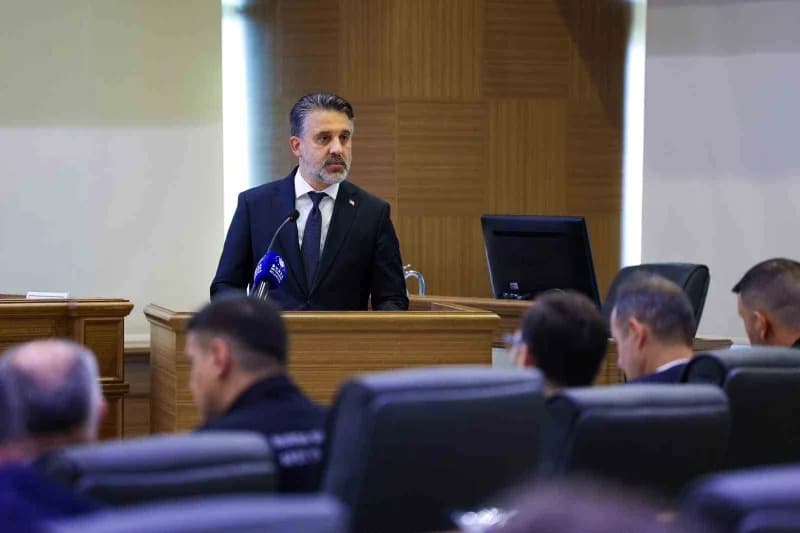 Bursa Büyükşehir Belediyesi toplantı salonunda Afet ve Kentsel Dirençlilik Beyannamesi değerlendirme toplantısı