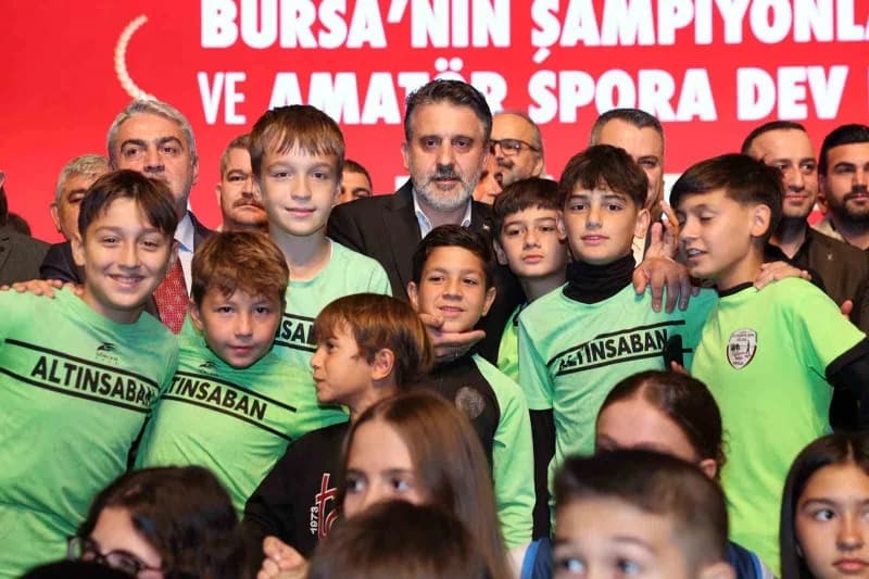 Bursa Büyükşehir Belediyesi tarafından düzenlenen ‘Amatör Spor Kulüplerine Destek ve Başarılı Sporcuları Ödüllendirme Tö