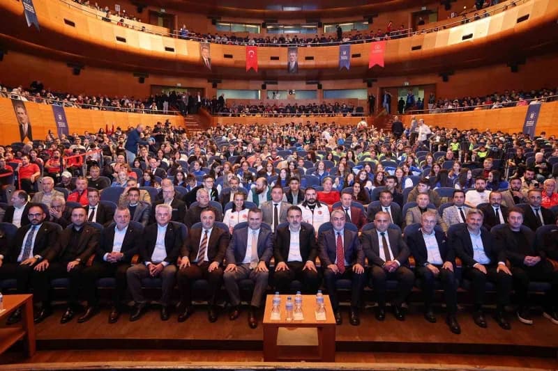 Bursa Büyükşehir Belediyesi tarafından düzenlenen ‘Amatör Spor Kulüplerine Destek ve Başarılı Sporcuları Ödüllendirme Tö