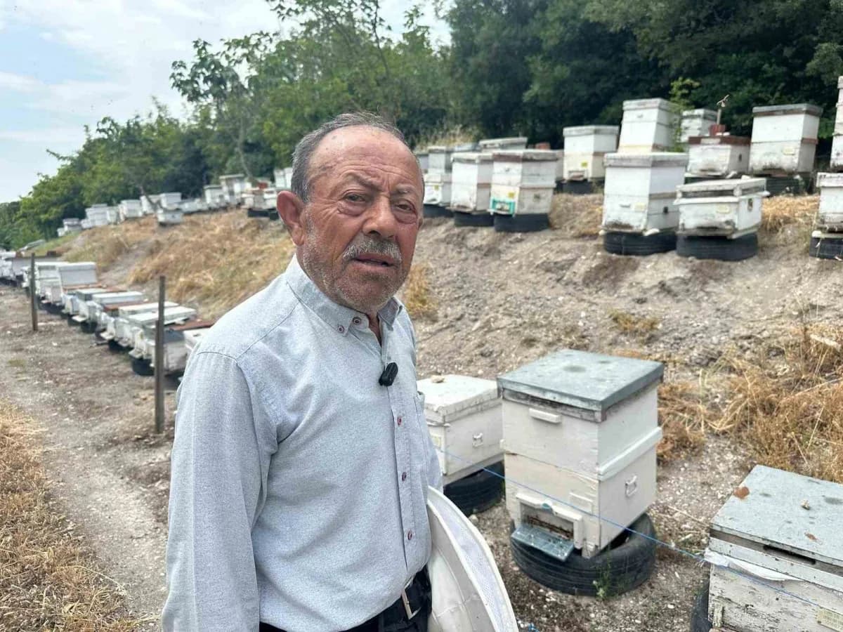 Bursa'nın Mustafakemalpaşa ilçesine bağlı Karaoğlan Mahallesi'nde yaşayan 75 yaşındaki emekli başgardiyan Hayrettin Kurt