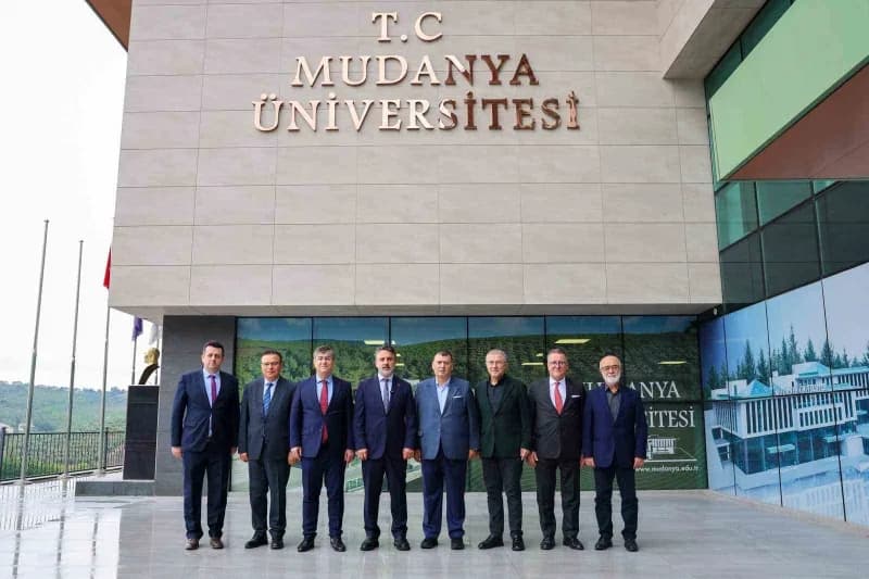 Bursa Büyükşehir Belediye Başkan Vekili Şahin Biba, Mudanya Üniversitesi’nde gençlere seslendi: "Büyükşehir Belediyesi o