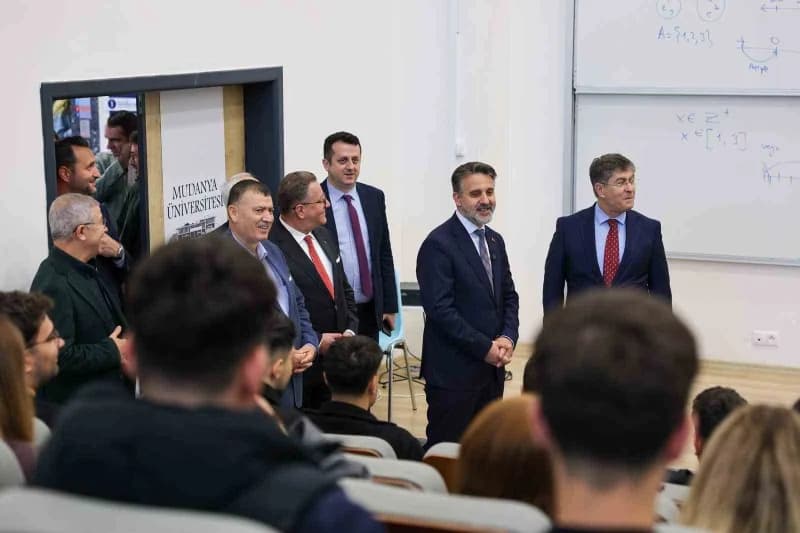 Bursa Büyükşehir Belediye Başkan Vekili Şahin Biba, Mudanya Üniversitesi’nde gençlere seslendi: "Büyükşehir Belediyesi o