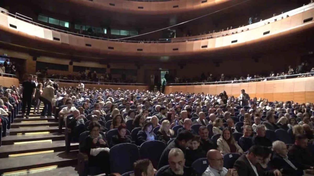 Atatürk Kongre ve Kültür Merkezi-merinos Osmangazi Salonu’nda gerçekleşen sezon açılışında orkestrayı efsane orkestra şe