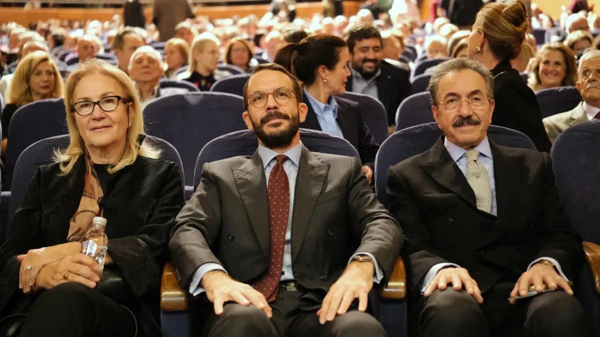 Bursa Bölge Devlet Senfoni Orkestrası 2026-2027 sezon açılış konserinde sahnede performans sergiliyor