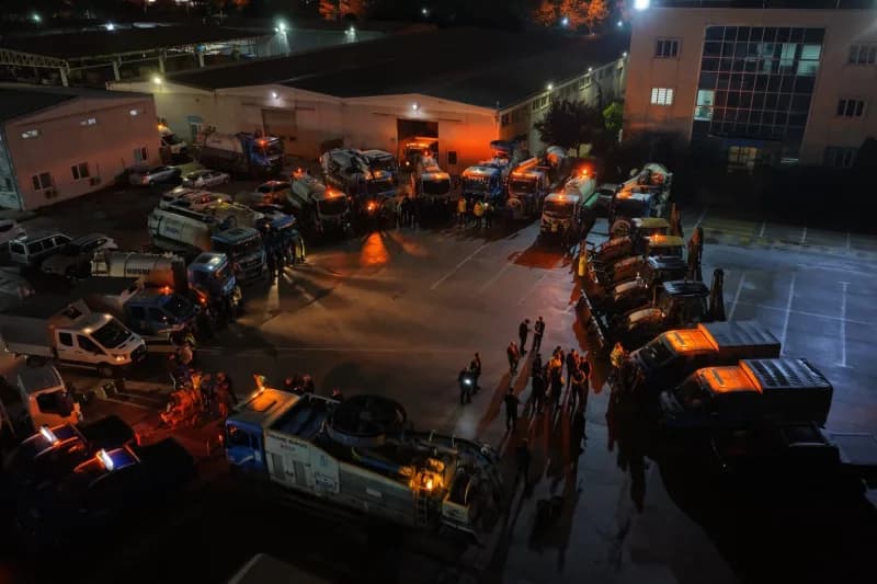 Bursa Büyükşehir Belediyesi, şehir genelinde beklenen kuvvetli yağış ve fırtınaya karşı tüm birimleriyle teyakkuza geçti