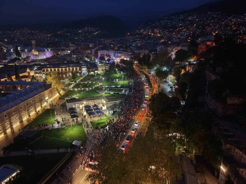 Bursa'da 29 Ekim Cumhuriyet Bayramı kutlamalarında Berkay konseri ve kortej yürüyüşü