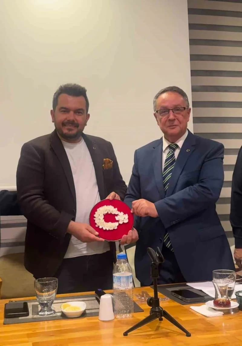 Uludağ Üniversitesi Uluslararası Ticaret Anabilim Dalı Öğretim Üyesi Doç. Dr. Yüksel Okşak ve Büyük Birlik Partisi Ekono