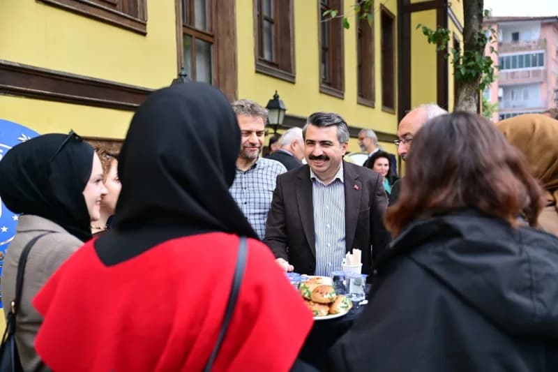 Bursa'da Yıldırım Belediyesi’nin gençlerin akademik, kültürel ve entelektüel gelişimine katkı sunmak