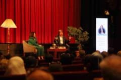 Bursa Felsefe Buluşmaları etkinliğinde Prof. Dr. Ferudun Yılmaz konuşma yaparken