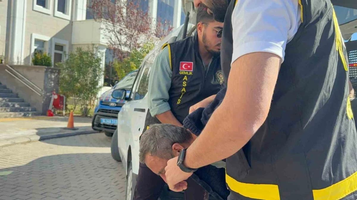 Bursa’nın Gemlik ilçesinde Vural Kara ve eşi Asiye Kara’yı evlerinde öldürdüğü iddiasıyla gözaltına alınan üst komşuları