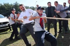 Bursa Atatürk Kent Ormanı’nda açılan İzci Evi’nin dış görünümü ve genç izciler