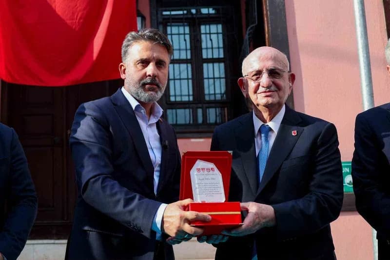 Bursa Büyükşehir Belediye Başkan Vekili Şahin Biba, Millî Türk Talebe Birliği (MTTB) Bursa İl Başkanlığı yeni hizmet bin