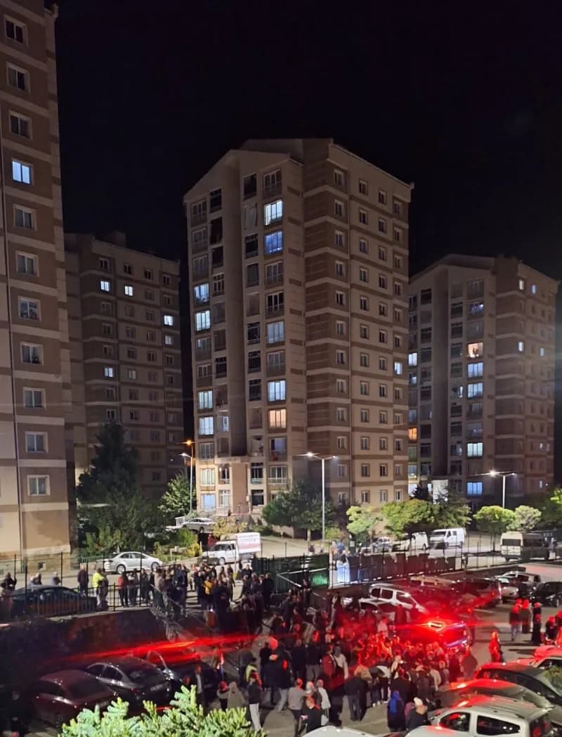 Bursa'nın Gürsu ilçesinde bulunan toplu konutlarda yaşayan vatandaşlar, site yönetiminin daha önce topladığı 4 bin 500 T