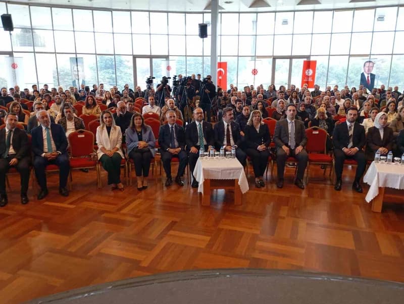 Bursa Merinos Atatürk Kongre ve Kültür Merkezi’nde düzenlenen iletişim eğitimi programından bir görünüm