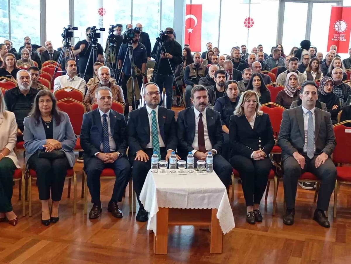 Cumhurbaşkanlığı İletişim Başkanlığı tarafından Bursa’da gazeteciler ve Kamu kurumlarında görev yapan çalışanlara yöneli