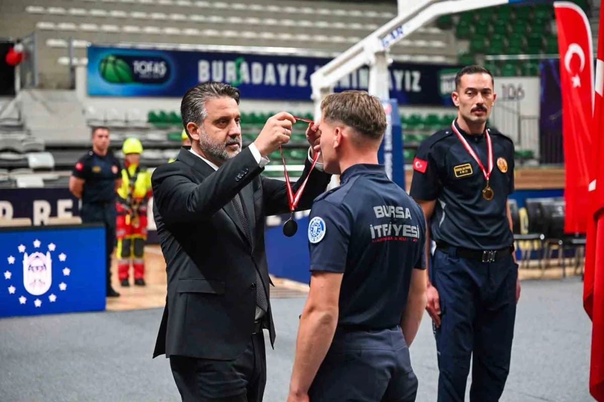 Bursa Büyükşehir Belediye Başkan Vekili Şahin Biba, ‘İtfaiye Mesleki Eğitim Tamamlama Töreni’nde konuştu: "İtfaiye teşki