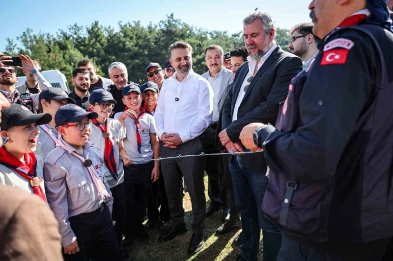 Bursa Büyükşehir Belediyesi yeni İzci evini hayata geçirdi. Başkan Biba halat çekme oyununa dahil oldu